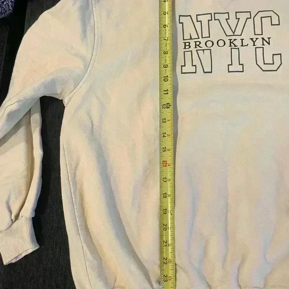 Urban Outfitters UO NYC BROOKLYN Sweatshirt Oversized Relax Fit Cream Pullover - Picture 9 of 11